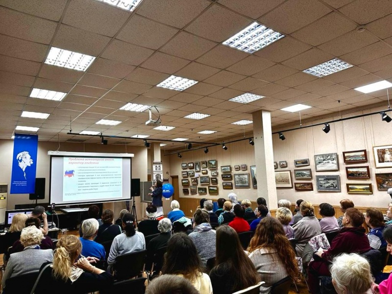 Специалисты ФГБУЗ ДВОМЦ ФМБА России провели открытую лекцию «Школа здоровья», посвященную Всемирному дню борьбы с остеопорозом