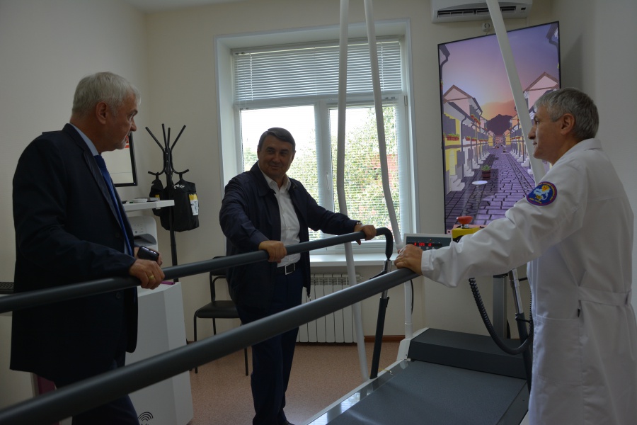 Помощник Президента Российской Федерации Игорь Левитин высоко оценил работу Отделения реабилитации, восстановительного лечения и спортивной медицины ДВОМЦ