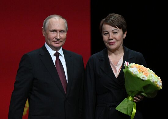 Руководитель Дальневосточного окружного центра ФМБА России Светлана Сотниченко награждена Орденом Пирогова.
