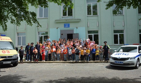 Мастер-класс по оказанию неотложной медицинской помощи провели сотрудники ДВОМЦ ФМБА России в день защиты детей 