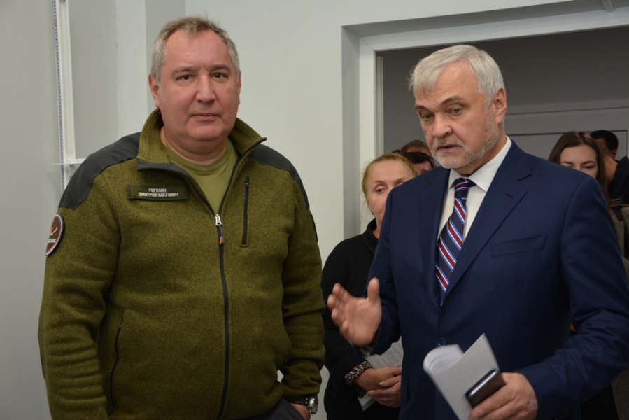 Руководитель ФМБА России и генеральный директор ГК «Роскосмос» посетили поликлинику МСЧ космодрома «Восточный» и подписали соглашение о сотрудничестве
