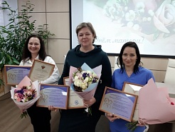 В ФГБУЗ ДВОМЦ ФМБА России провели торжественное награждение многодетных сотрудниц ко Дню матери 