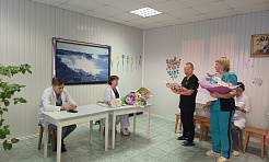 В Якутской больнице ФГБУЗ ДВОМЦ ФМБА России отметили юбилей опытнейшего врача-кардиолога, работающего в больнице более 32 лет! 
