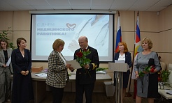 В честь дня медицинского работника лучшие сотрудники Дальневосточного окружного медицинского центра ФМБА России были отмечены высокими наградами